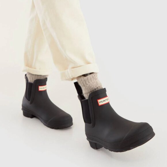 Hunter Women's Original Chelsea Rain Boots โ Timeless Black Style ๐ง๏ธ๐ค - Picture 1 of 14